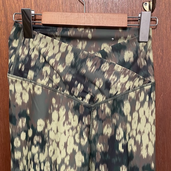 NWOT Aerie Crossover Waist Printed Leggings - Picture 3 of 6